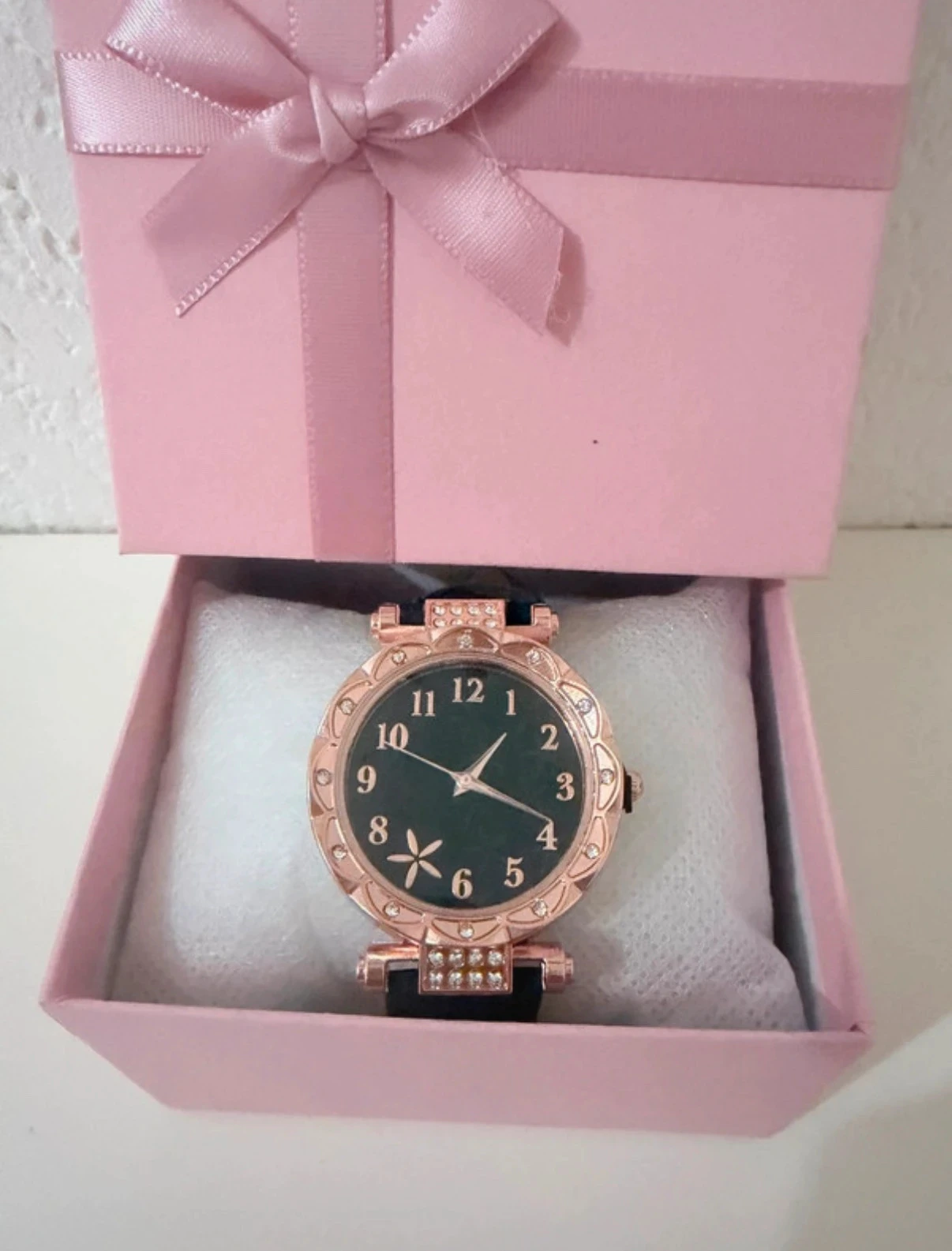 Reloj de fantasía elegante - Caja dorada y pulsera negra – photo 3